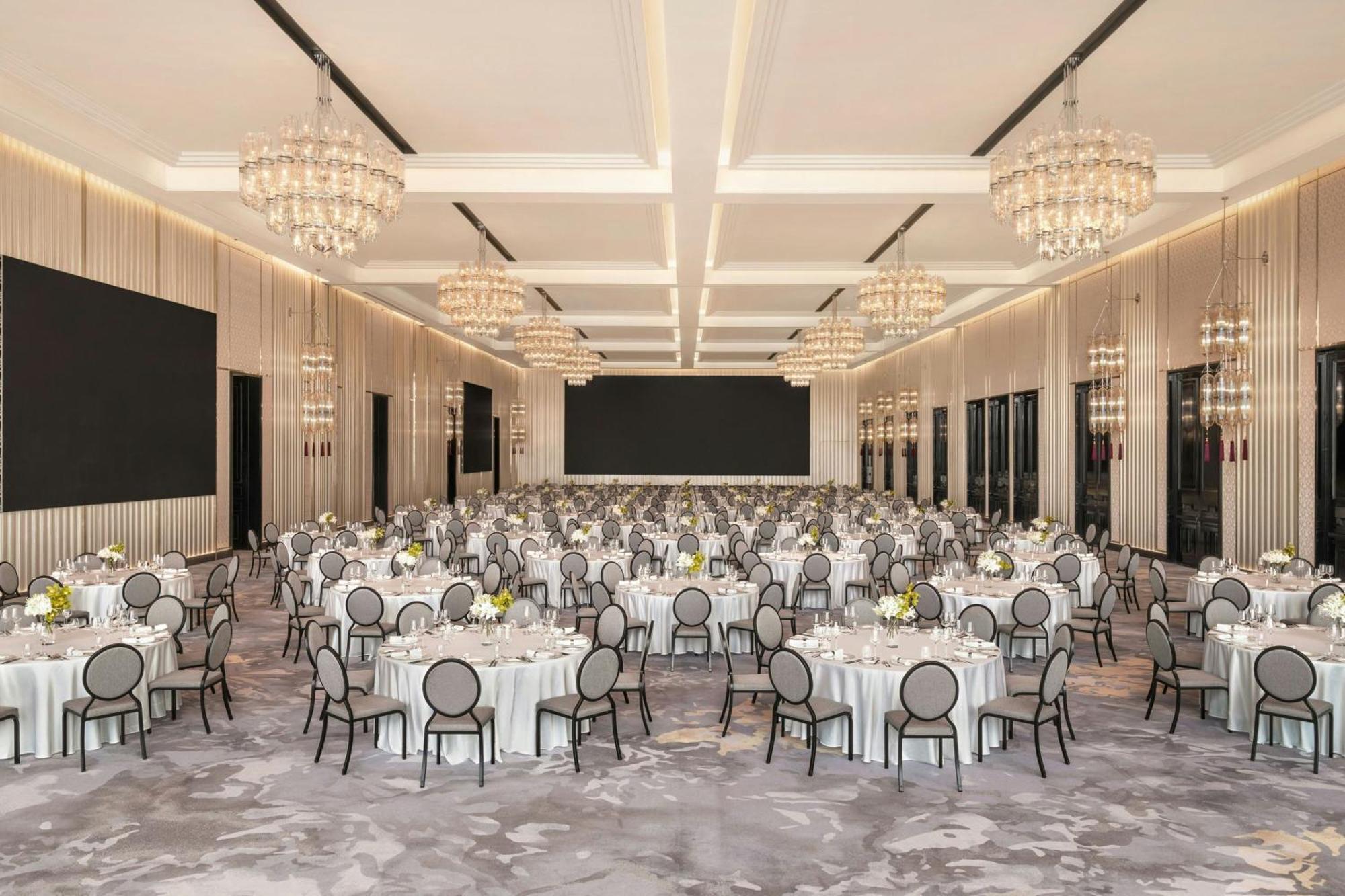 The Ritz-Carlton, Bangkok Hotel Exterior photo